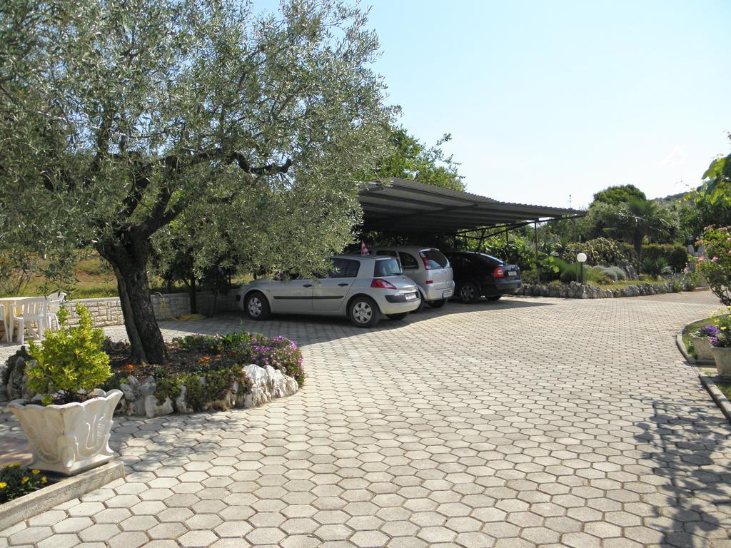 Apartments Mirjana Vrsar Exterior foto
